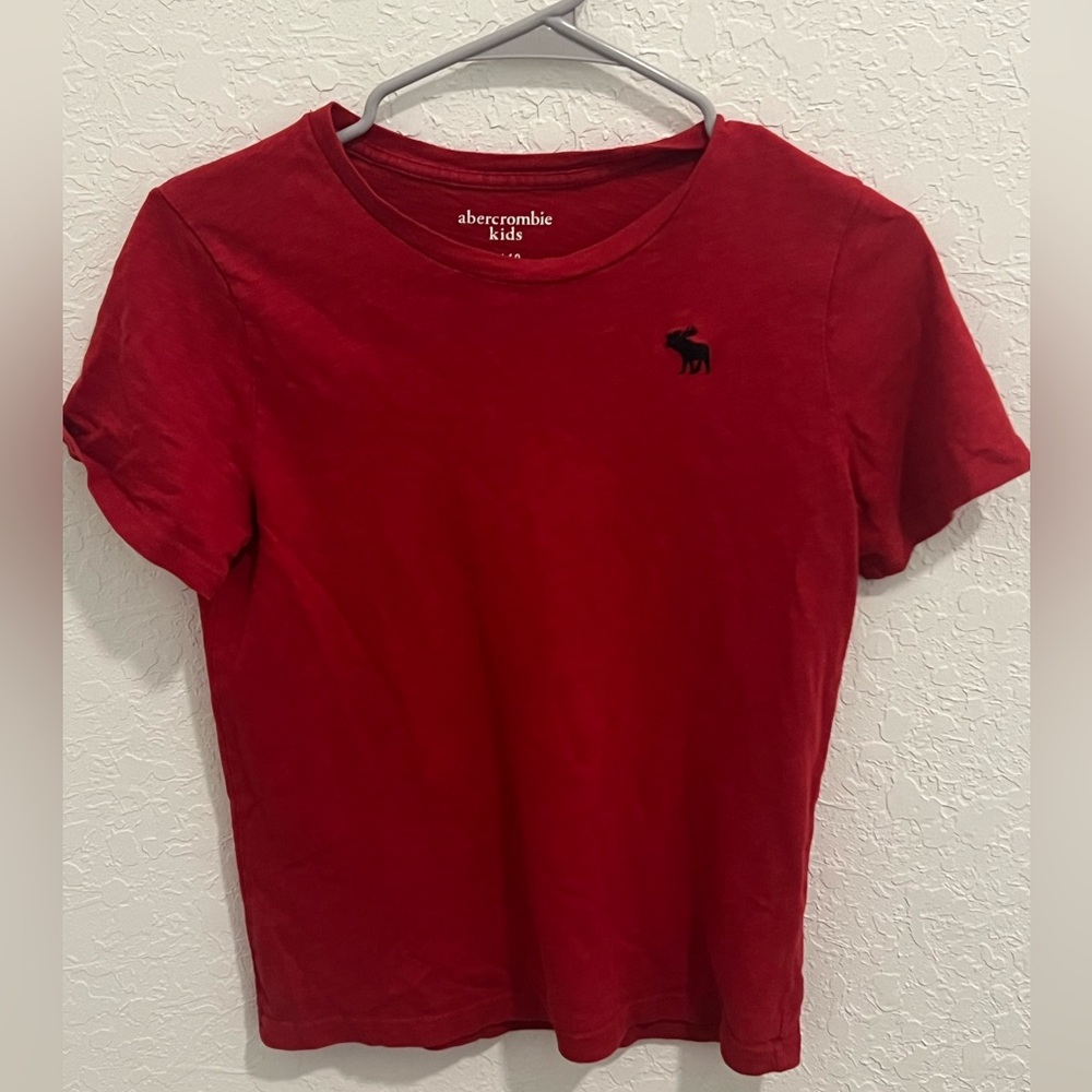 Abercrombie Kids Red T-Shirt size 9/10